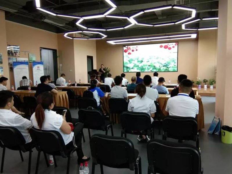 在广西壮族自治区,有一所致力于培养未来农业技术人才的学校——绿色八桂农业技术职业学校。这所学校不仅关注理论知识的学习,更强调实际操作能力的提升。
